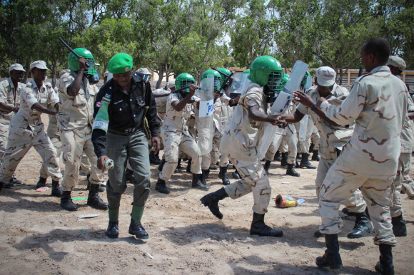 ソマリア機動隊訓練  ソマリアに警察ができた！
