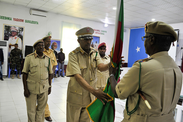 Un général somalien est le plus jeune à prendre les rênes des forces armées  - Africa Defense Forum